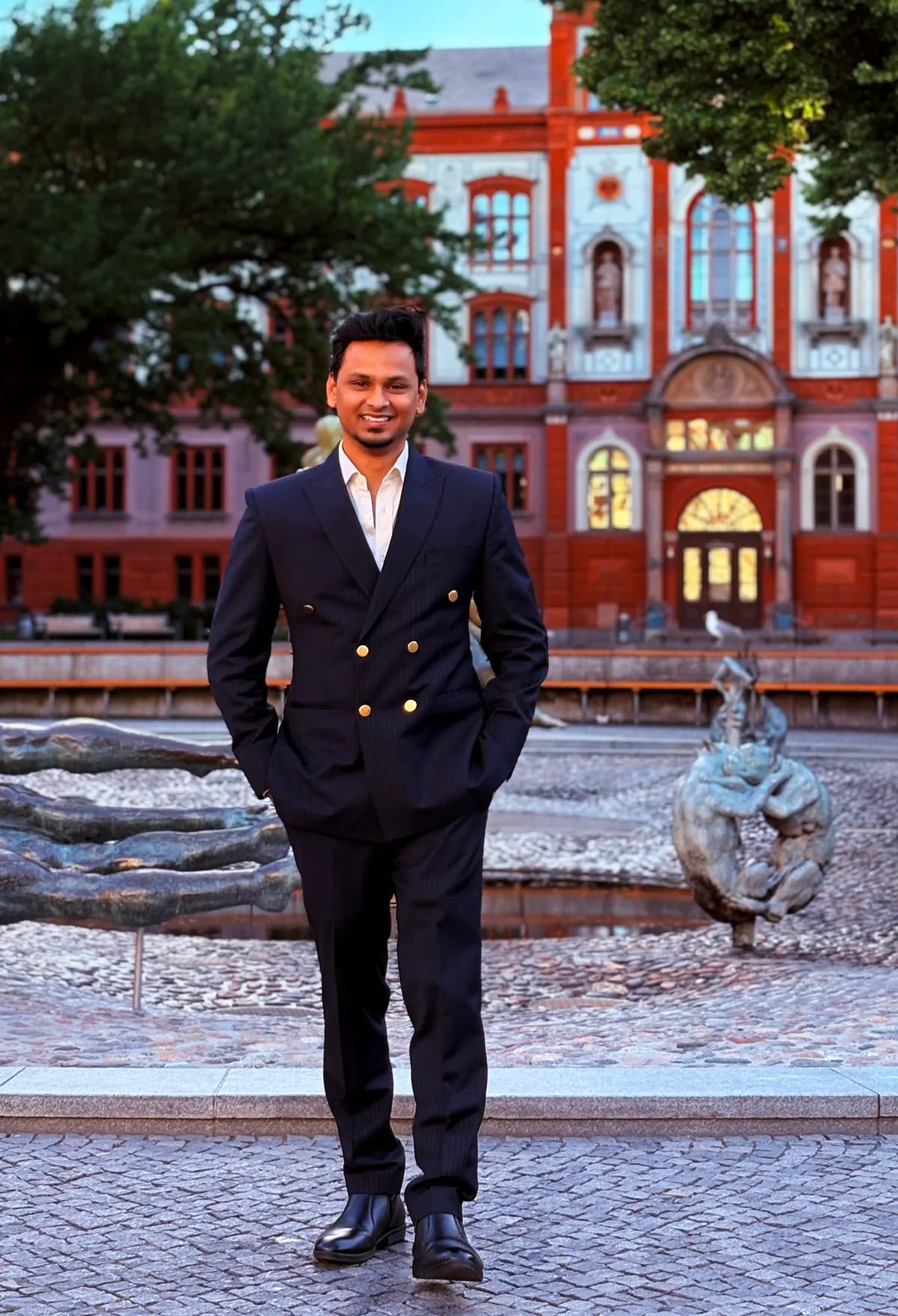 Nafees in front of the University of Rostock main building